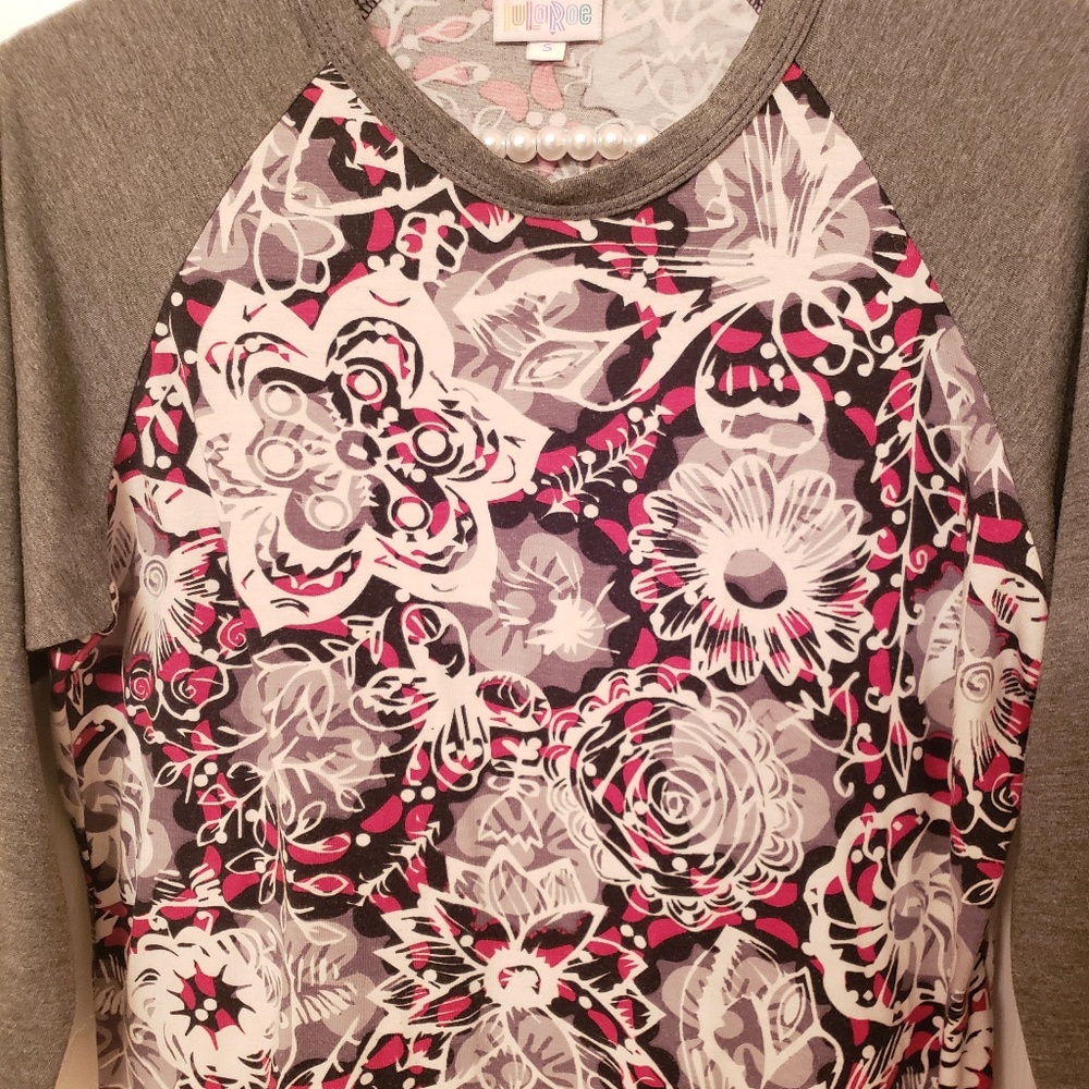 LulaRoe | Randy Tee w/ Design Size Small - Picture 5 of 8